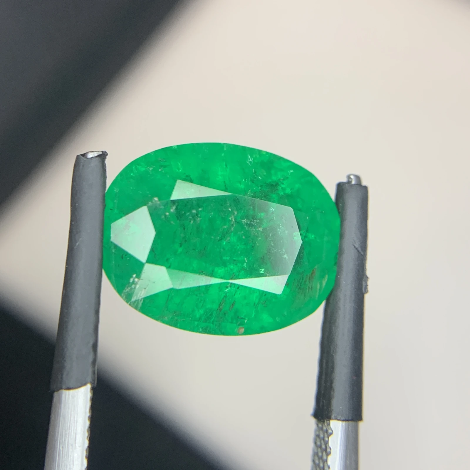 Natural 4.70 Carat Vivid Green Emerald Zambia Faceted Loose Gemstone — view 3